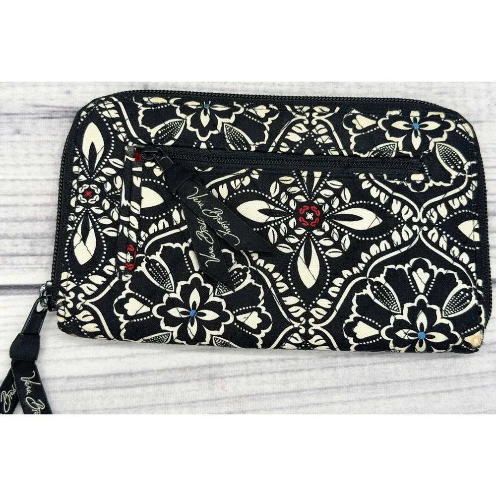 VERA‎ BRADLEY BARCELONA BLACK / WHITE ZIP AROUND WRISTLET WALLET